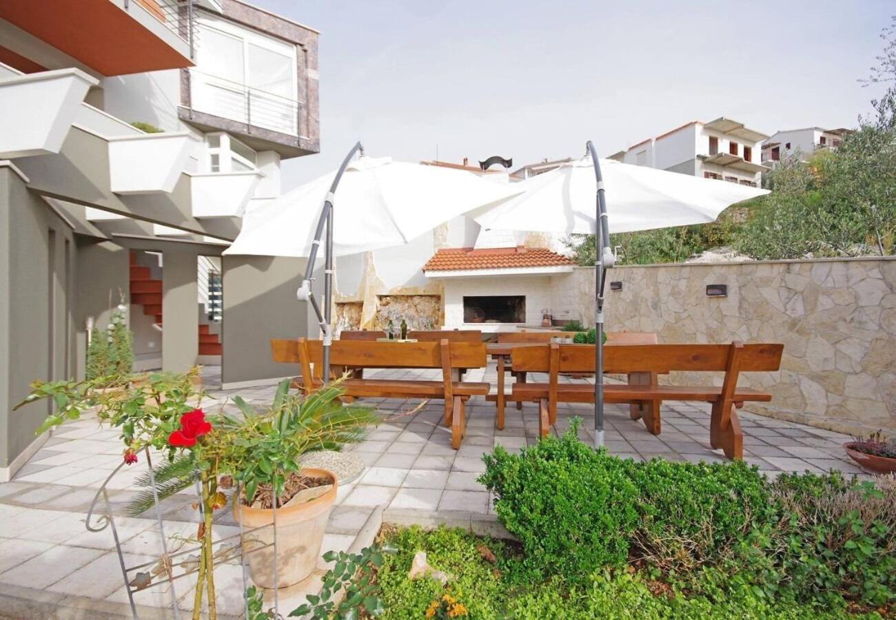 Apartments Javi - Free Private Parking Traù Esterno foto